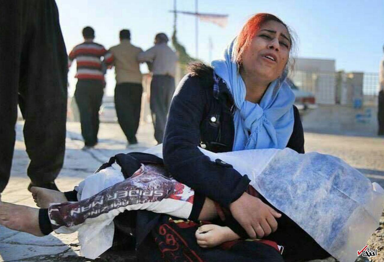 آخرین آمار از زمین لرزه در غرب کشور/ 348 کشته تا کنون؛ پذیرش 5340 مصدوم در بیمارستان&zwnj;ها/ تمام راه های اصلی برای امدادرسانی باز است / سازمان انتقال خون: مردم گروه خونی O منفی اهدا کنند / انتقاد اورژانس از حضور کمرنگ نیروهای انتظامی در سرپل ذهاب/ آب شهرهای زلزله&zwnj;زده تا ۴۸ ساعت قطع است؛ آبرسانی سیار تا زمان رفع مشکل +فیلم