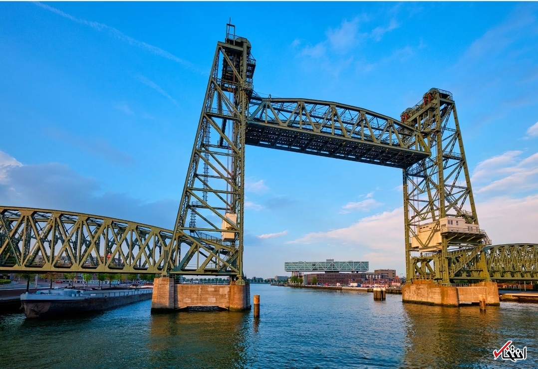 کشتی جف بیزوس، پل تاریخی هلند را از جا کند؟