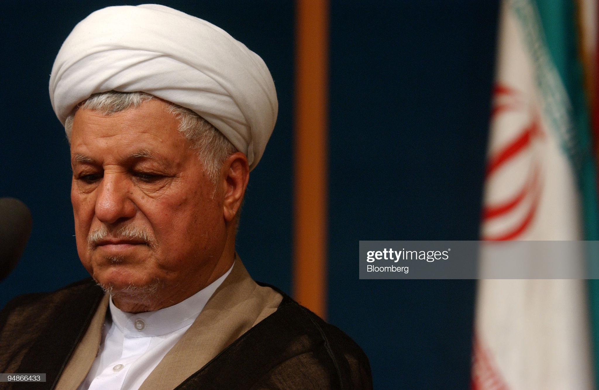 خاطرات آیت الله هاشمی رفسنجانی، ۱۳ خرداد ۱۳۷۷: کرباسچى گفت محتواى پرونده‌اش چیز تازه‌اى ندارد، معتقد است اگر بخواهند محکوم کنند، فقط تصمیم سیاسى است نه قضایى