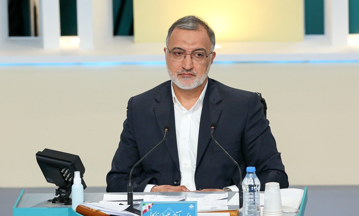 محسن رضایی: کسانی که نمی&zwnj;خواهند تا پایان انتخابات بمانند، باید اعلام کنند / با برنامه من یک فقیر هم در ایران پیدا نخواهد شد / رئیسی: در جلسه قبل بداخلاقی شد؛ اجازه داده شد که من دفاع کنم، اما من به مردم واگذار می&zwnj;کنم / همتی: نسبت به شیوه مناظره نقد دارم؛ مثل مسابقه هفته است / انتخاب بین بد و بدتر نیست؛ انتخاب بین فردی است که در&zwnj;ها را به روی کنشگران می&zwnj;بندد و فردی که در&zwnj;ها را به روی کنشگران باز می&zwnj;کند / زاکانی: نماینده دولت روحانی اینجاست و حاضر به مناظره نیست