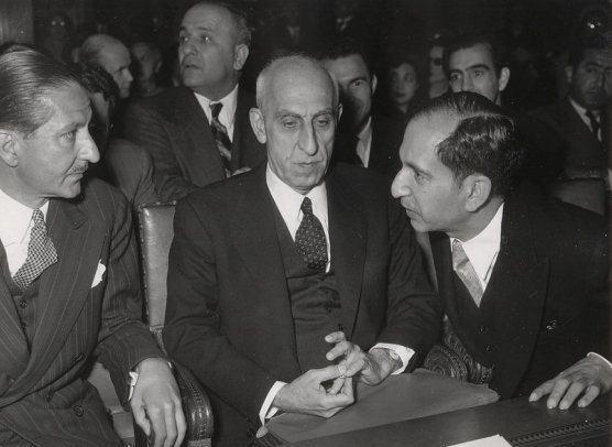 قسمت نخست/ هنگام نطق دکتر مصدق احدی نطُق نمی&zwnj;کشد