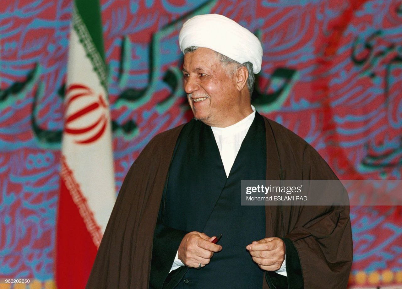 خاطرات آیت الله هاشمی رفسنجانی، ۱۶ تیر ۱۳۷۷: فائزه شماره صفر روزنامه زن را آورد و مشورت كرد؛ تذكراتى دادم