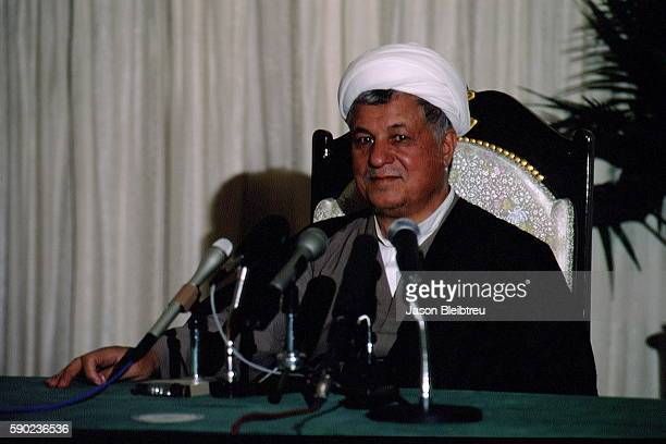 خاطرات آیت الله هاشمی رفسنجانی، ۹ مرداد ۱۳۷۷: همسر امام گفتند، همه برنامه‌هاى دادگاه آقای کرباسچى را گوش داده‌اند؛ با هیچ یک از دو طرف نیستند / واکنش امام به شعار مرگ بر شوروی