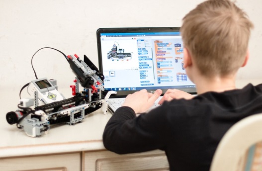 معرفی بهترین آموزشگاه و روش آموزش کدنویسی کودکان